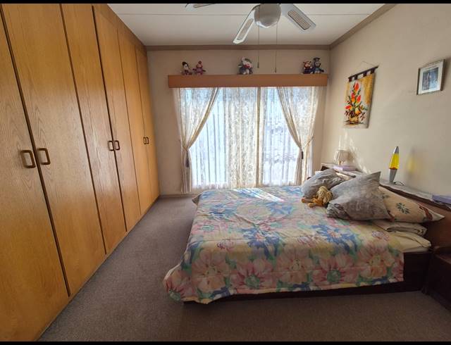 3 BEDROOM TOWNHOUSE FOR SALE IN VANDERBIJLPARK SW 2